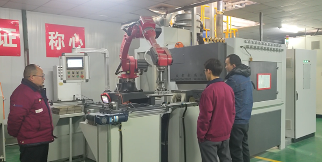 东城喷砂机在模具清理中的专业应用